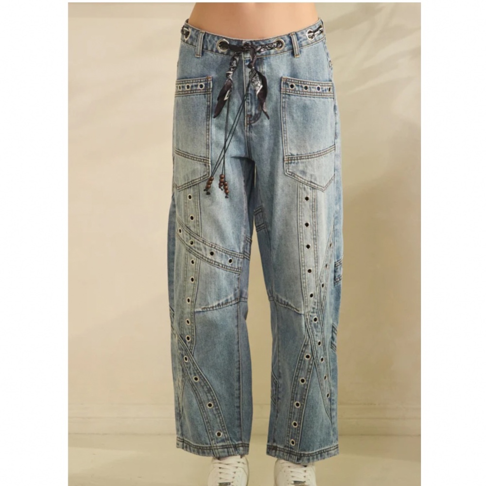 Oli & Hali Light Wash Cropped Wide-Leg Jeans with Grommet Detail